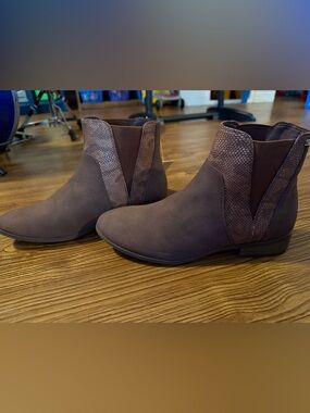Roxy Mauve Brown Ankle Booties with Textured Paneling